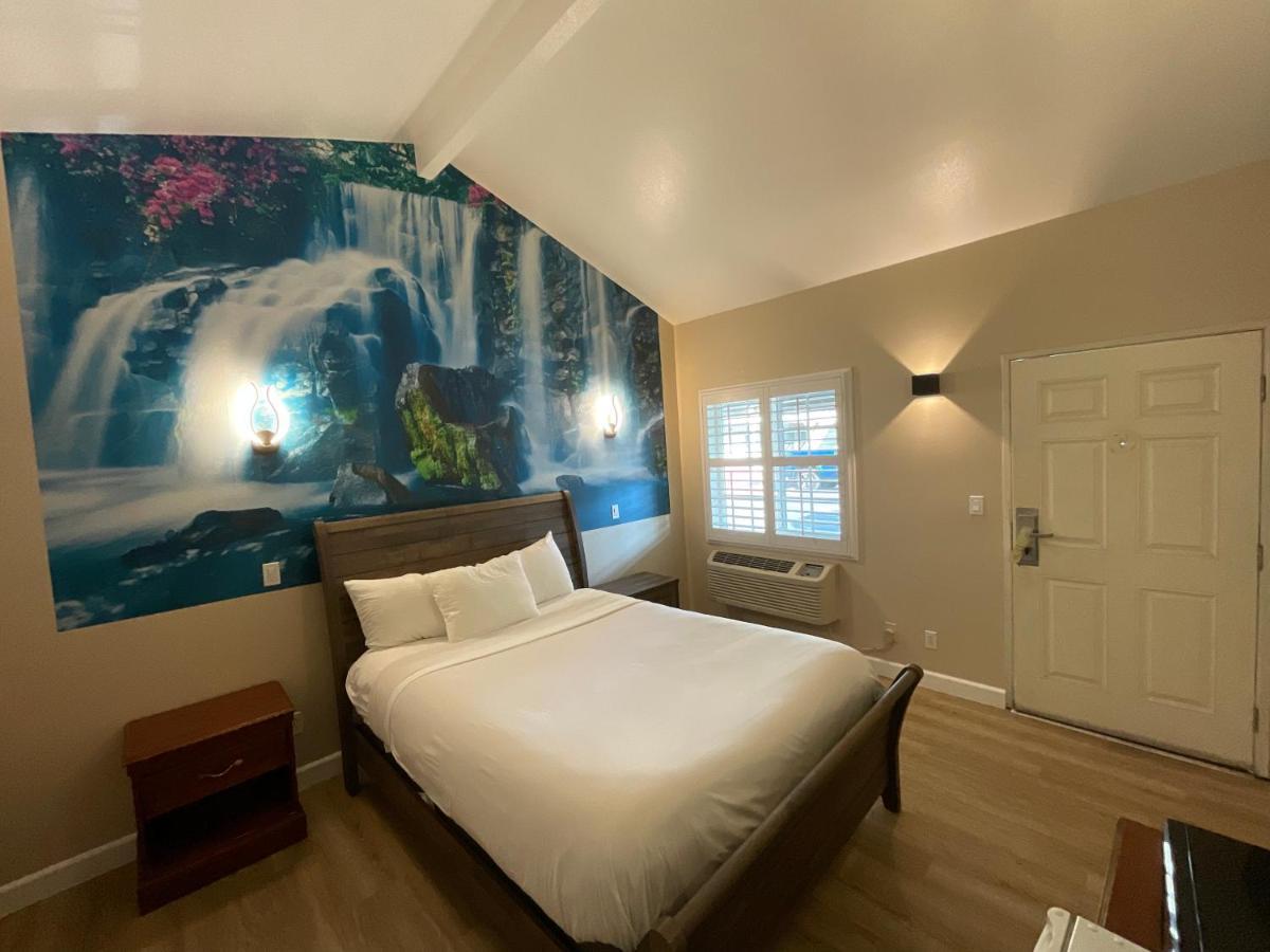 Escondido Inn Extérieur photo