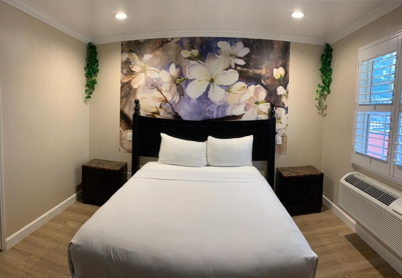 Escondido Inn Extérieur photo