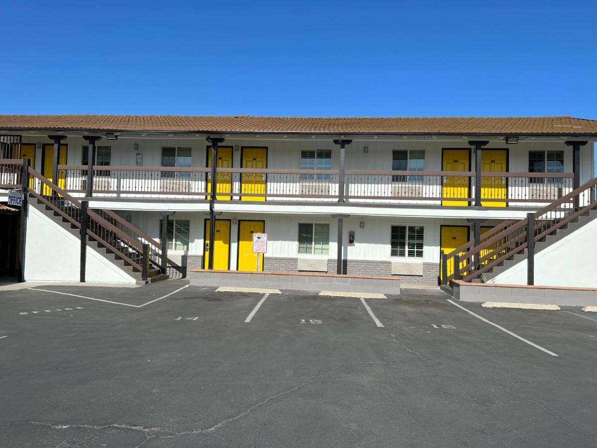 Escondido Inn Extérieur photo