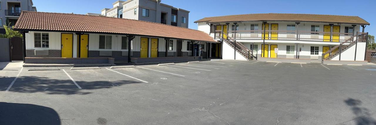 Escondido Inn Extérieur photo