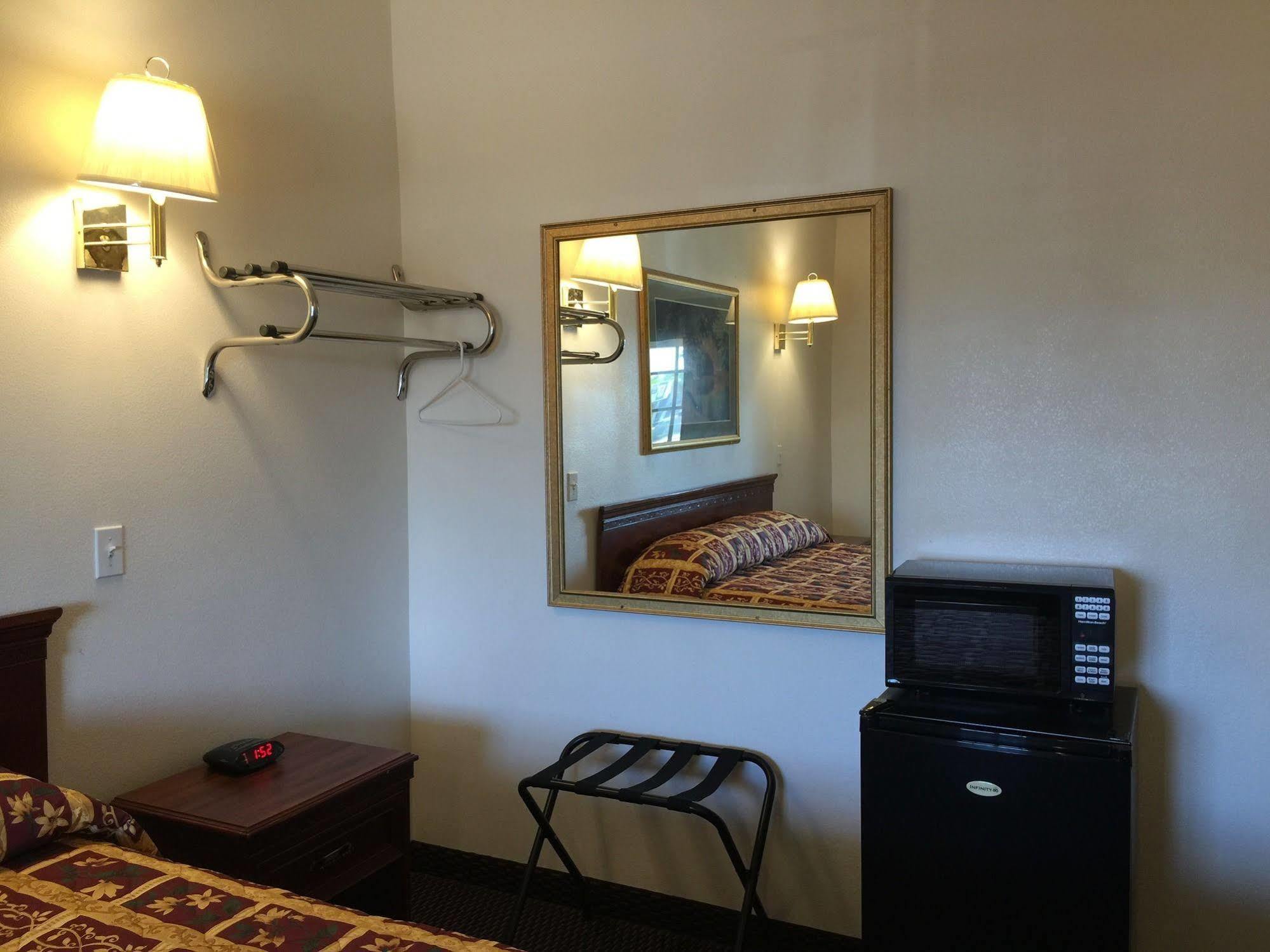 Escondido Inn Extérieur photo